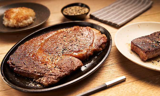 Nikmati Eksklusivitas A5 Kobe Strip Steak